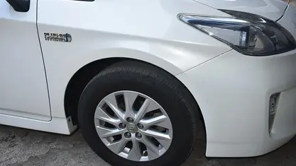 Branco Usado 2015 Toyota Prius Touch Citadino | € 12.500