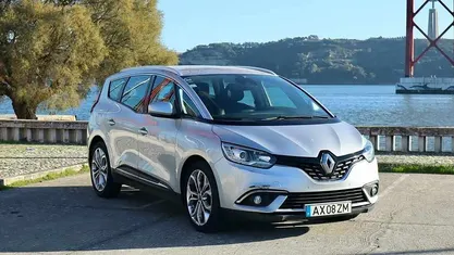 Cinzento Usado 2019 Renault Scénic Monovolume | € 8.900 (Preço justo)