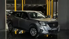 Cinzento Usado 2023 Peugeot 2008 Active SUV | € 19.990 (Preço justo)