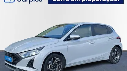 Cinza Usado 2023 Hyundai i20 Comfort Citadino | € 16.500 (Preço justo)