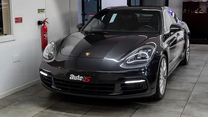 Usado Porsche Panamera 422 HP (310 kW) 2018 Cinzento