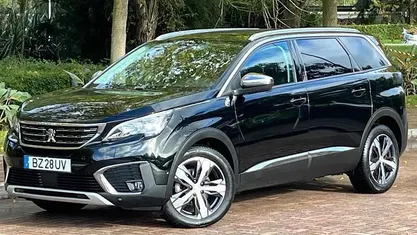 Usado Peugeot 5008 Crossway 130 HP (95 kW) 2019 Preto SUV
