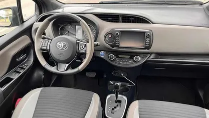 Usado Toyota Yaris Hybrid 101 HP (74 kW) 2018