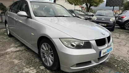 Cinzento Usado 2005 BMW 320 Sedan | € 7.750 (Preço justo)