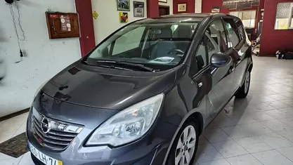 Usado Opel Meriva 95 HP (69 kW) 2011 Cinzento Monovolume
