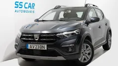 Cinza Usado 2022 Dacia Sandero Comfort Citadino | € 14.440 (Preço justo)