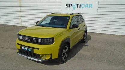 Amarelo Usado 2025 Fiat Grande Panda La Prima Citadino | € 25.300 (Preço justo)