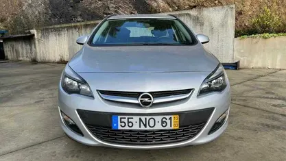 Usado Opel Astra 90 HP (66 kW) 2013 Cinzento