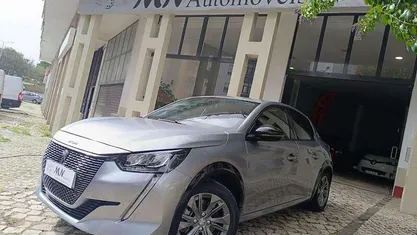 Usado Peugeot e-208 Allure 100 kW (136 HP) 2022 Citadino