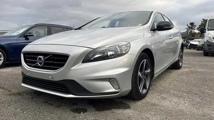 Cinzento Usado 2015 Volvo V40 Carrinha | € 13.500 (Preço justo)