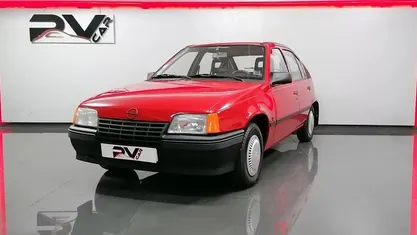 Usado Opel Kadett 115 HP (84 kW) 1988 Sedan