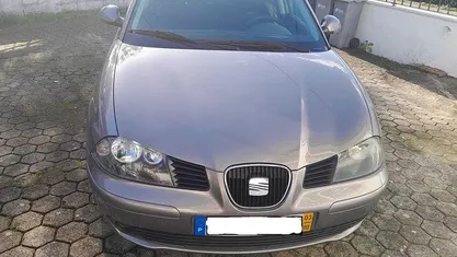 Cinzento Usado 2003 Seat Cordoba Sedan | € 1.990