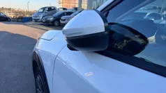 Branco Usado 2021 Peugeot e-208 Active Citadino | € 17.880 (Bom preço)