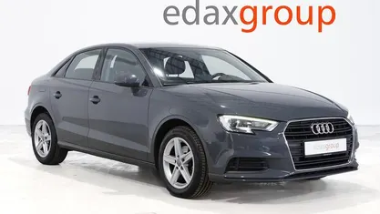 Usado Audi A3 116 HP (85 kW) 2020 Cinzento Sedan