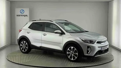 Usado Kia Stonic 100 HP (73 kW) 2025 Prateado SUV