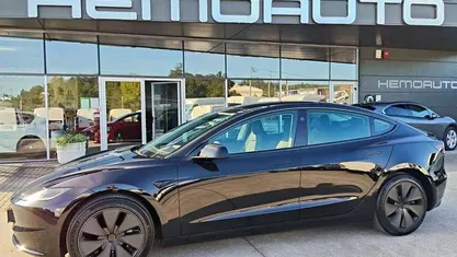 Preto Novo 2025 Tesla Model 3 Sedan | € 42.990 (Preço justo)