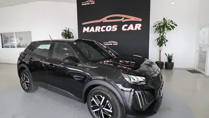 Usado Peugeot 2008 Active 102 HP (75 kW) 2023 Preto SUV