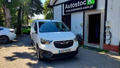 Branco Usado 2020 Opel Combo Monovolume | € 13.990 (Preço justo)