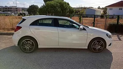 Branco Usado 2013 Mercedes A180 Citadino | € 16.000 (Preço justo)