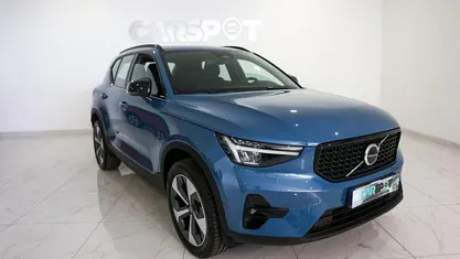 Azul Usado 2024 Volvo XC40 Plus SUV | € 39.980 (Preço justo)