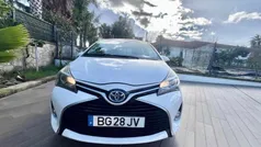 Branco Usado 2015 Toyota Yaris Hybrid Citadino | € 11.500 (Preço justo)