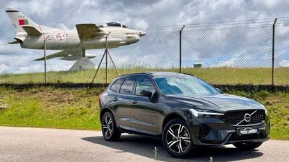 Cinzento Usado 2022 Volvo XC60 R-Design SUV | € 43.990 (Preço justo)