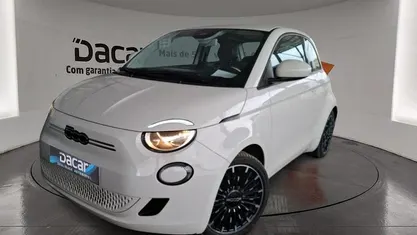 Branco Usado 2022 Fiat 500e Icon Citadino | € 16.499 (Preço justo)