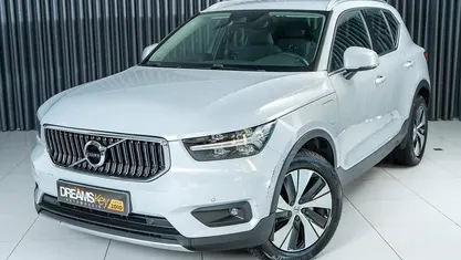 Cinza Usado 2020 Volvo XC40 Momentum SUV | € 29.400 (Preço justo)