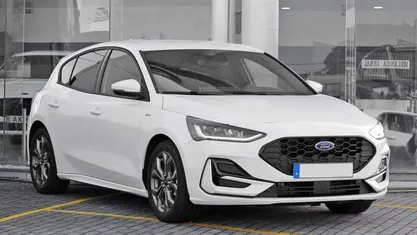 Branco Usado 2023 Ford Focus ST-Line Citadino | € 23.990 (Preço justo)