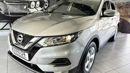 Usado Nissan Qashqai 115 HP (84 kW) 2019 Cinzento SUV