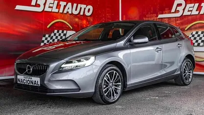 Usado Volvo V40 Momentum 150 HP (110 kW) 2019