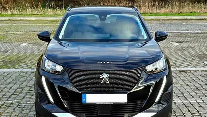 Usado Peugeot e-2008 Allure 98 kW (134 HP) 2021 SUV