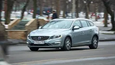 Cinzento Usado 2021 Volvo V60 R-Design Carrinha | € 30.750 (Preço justo)