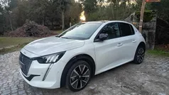 Branco Usado 2021 Peugeot e-208 Citadino | € 17.400 (Preço justo)