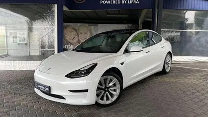 Usado Tesla Model 3 Standard Range Plus 239 kW (325 HP) 2023 Branco Sedan