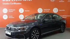 Cinzento escuro metalizado Usado 2021 VW Passat GTE Sedan | € 24.990 (Preço justo)