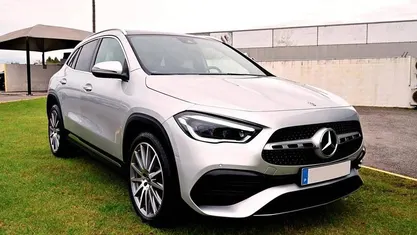 Cinzento Usado 2022 Mercedes GLA250 SUV | € 43.500 (Preço justo)