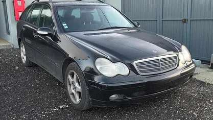 Usado Mercedes C220 143 HP (105 kW) 2002 Preto