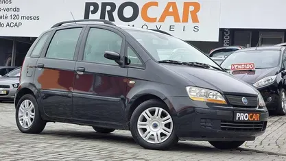 Usado Fiat Idea 80 HP (58 kW) 2004 Cinzento Monovolume