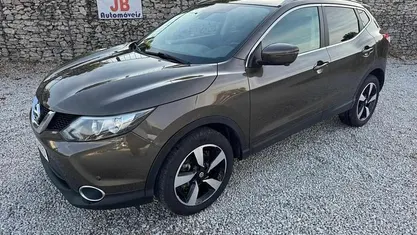 Usado Nissan Qashqai N-Connecta 110 HP (80 kW) 2017 Castanho SUV