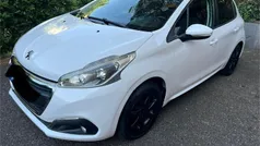 Branco Usado 2015 Peugeot 208 Citadino | € 7.900 (Preço justo)