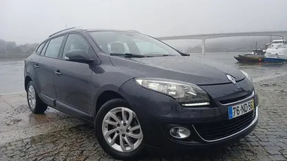 Usado Renault Mégane III 110 HP (80 kW) 2013 Cinzento Carrinha