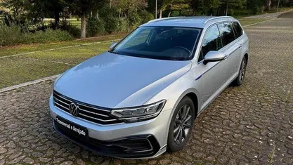 Cinza prata Usado 2021 VW Passat GTE Carrinha | € 20.900 (Preço justo)