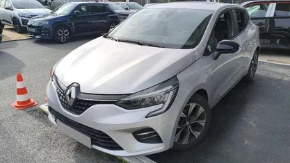 Cinza Usado 2023 Renault Clio V Evolution | € 16.000 (Bom preço)