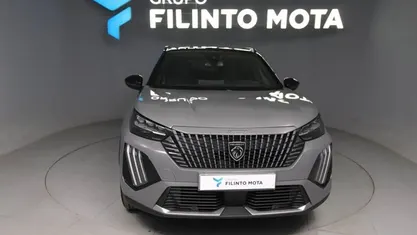 Cinzento Usado 2025 Peugeot e-2008 GT SUV | € 32.990 (Preço justo)