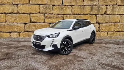 Usado 2023 Peugeot e-2008 Allure SUV | € 23.750 (Preço justo)