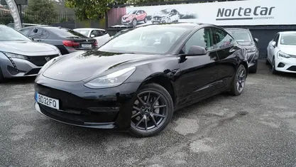 Cinza Usado 2023 Tesla Model 3 Sedan | € 30.950 (Preço justo)
