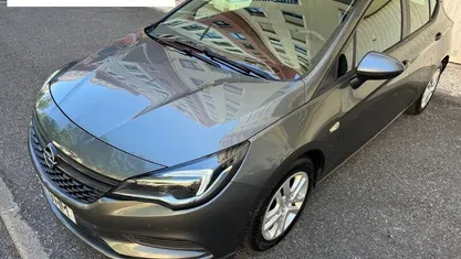 Usado Opel Astra Business Edition 110 HP (80 kW) 2018 Cinza