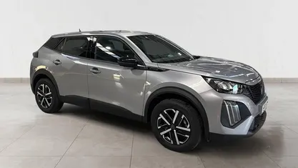 Cinza Usado 2025 Peugeot e-2008 Style SUV | € 27.990 (Preço justo)