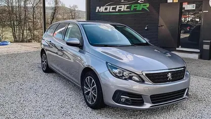 Usado Peugeot 308 131 HP (96 kW) 2018 Cinzento Citadino